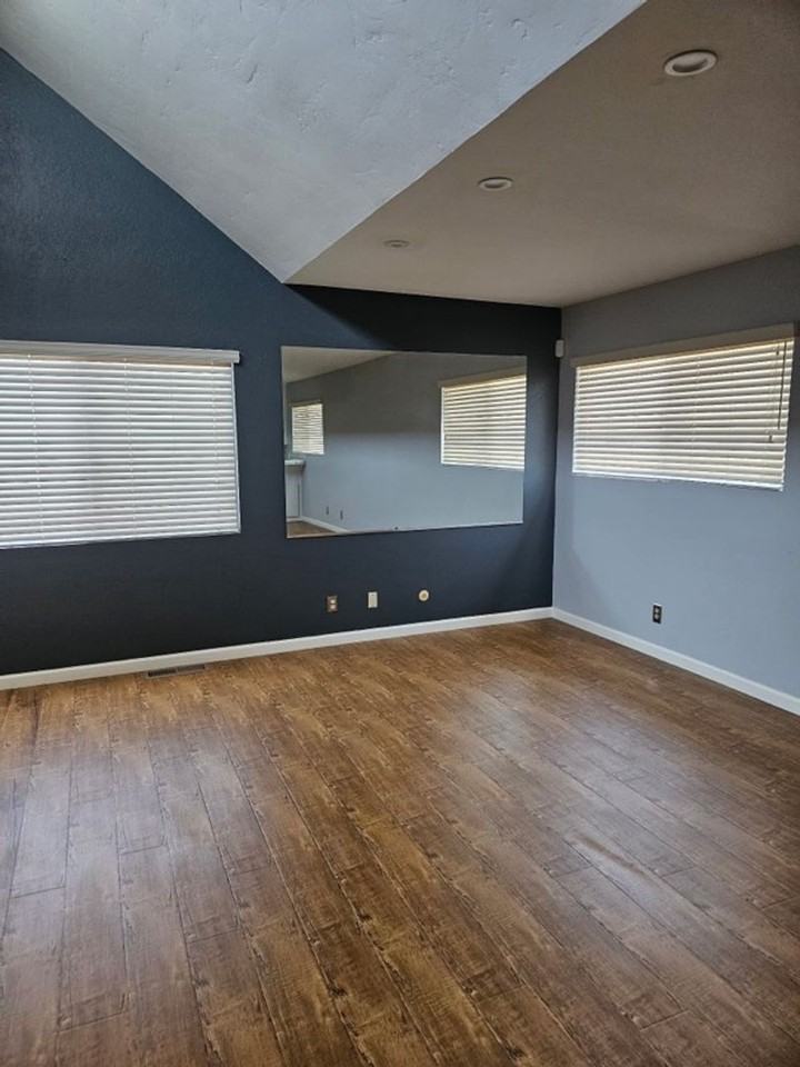 395 Surf St #B - Photo 2 of 9