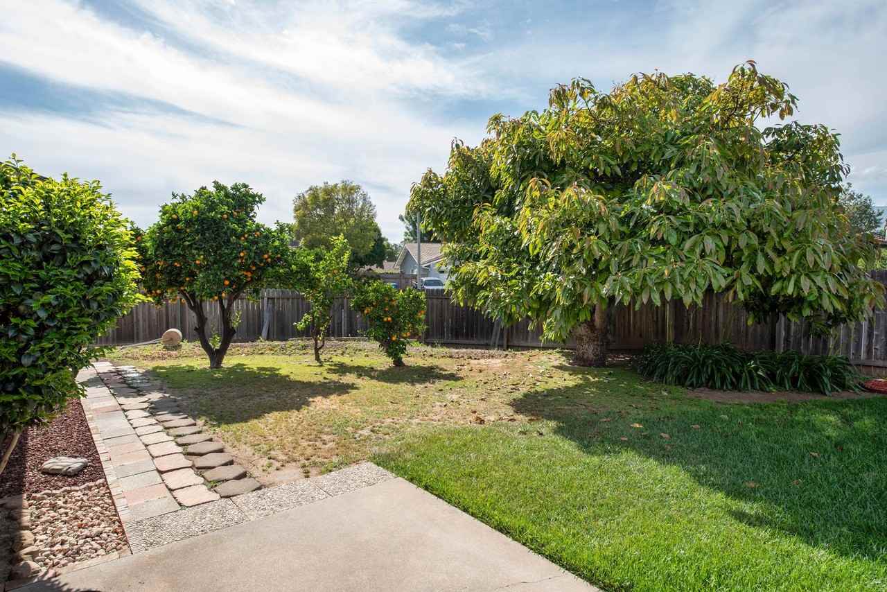 5076 Walnut Park Dr - Photo 2 of 18