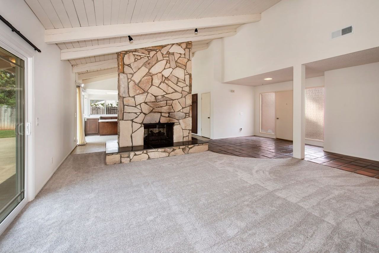 5076 Walnut Park Dr - Photo 4 of 18