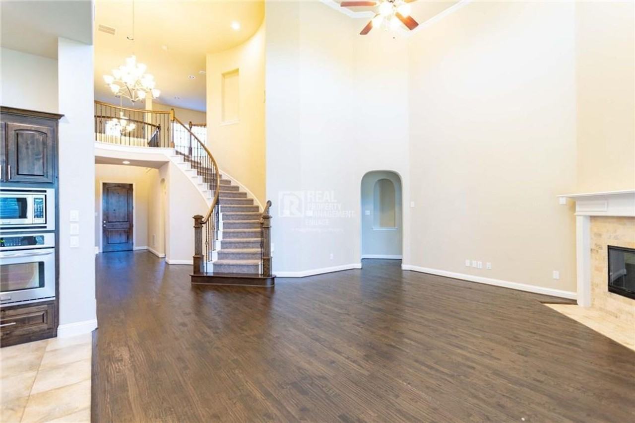 13486 Mercedes Ln - Photo 5 of 30