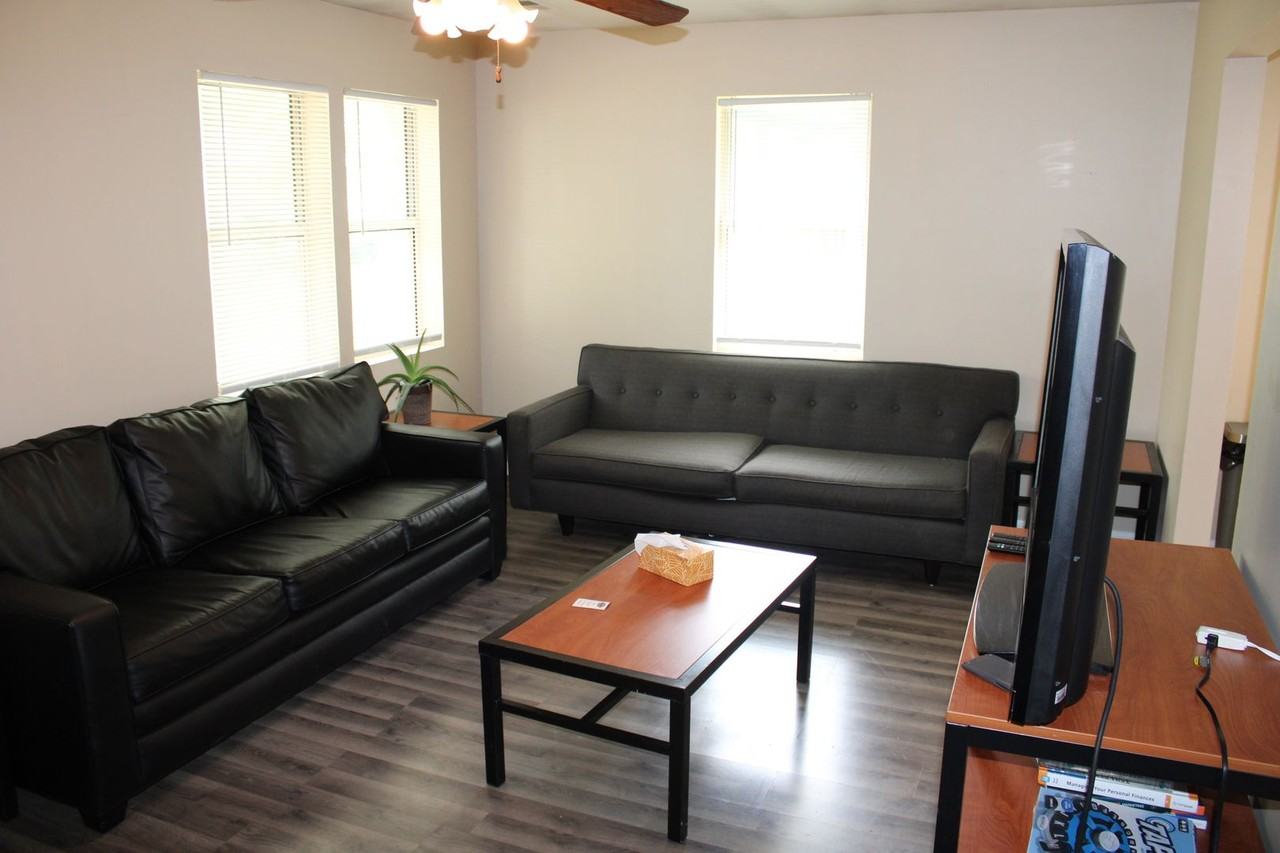 606 Vattier St - Photo 2 of 6