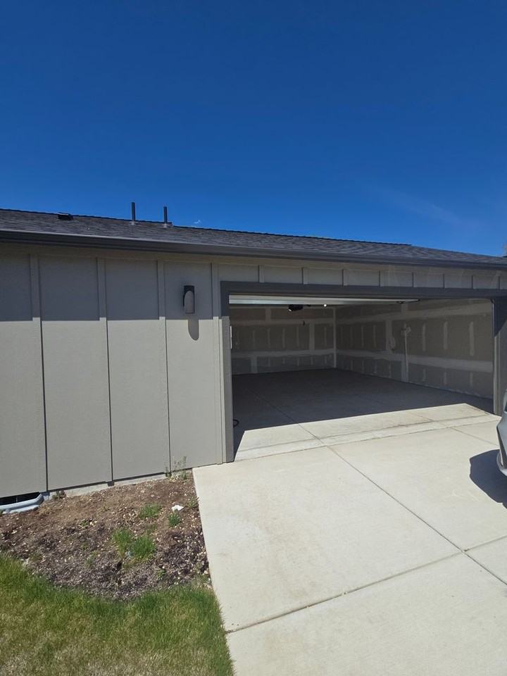 652 Ne Mccampbell St - Photo 4 of 24