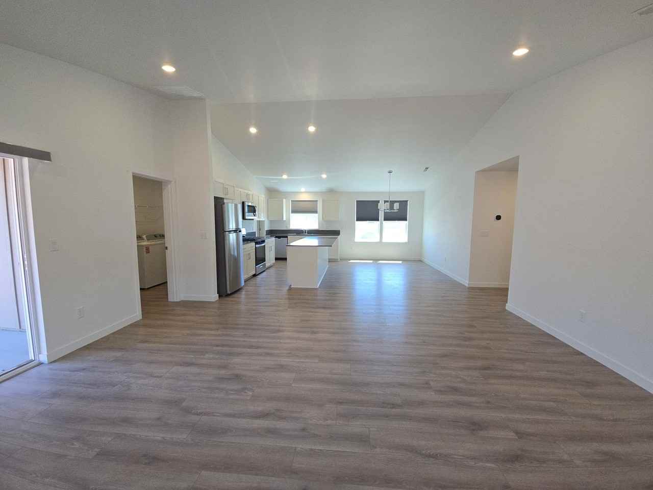 652 Ne Mccampbell St - Photo 6 of 24