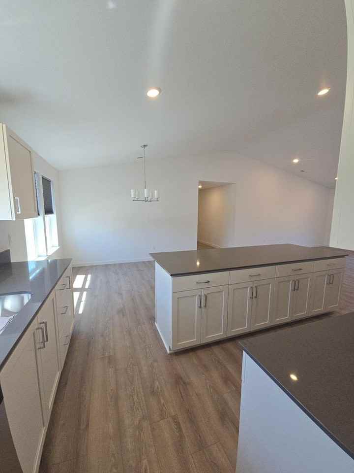 652 Ne Mccampbell St - Photo 7 of 24