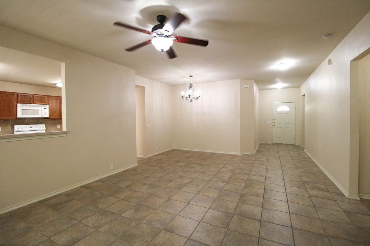 1644 Cloudy Brk - Photo 3 of 41