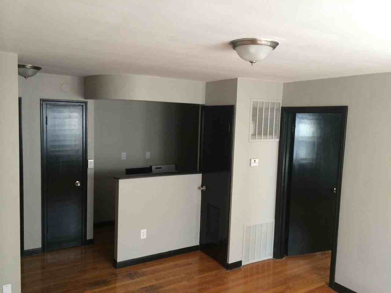 4918 Jamieson Ave - Photo 3 of 15