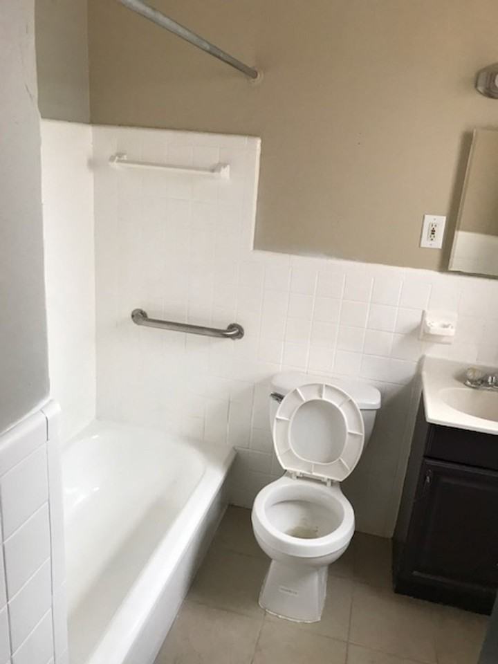 4918 Jamieson Ave - Photo 4 of 15