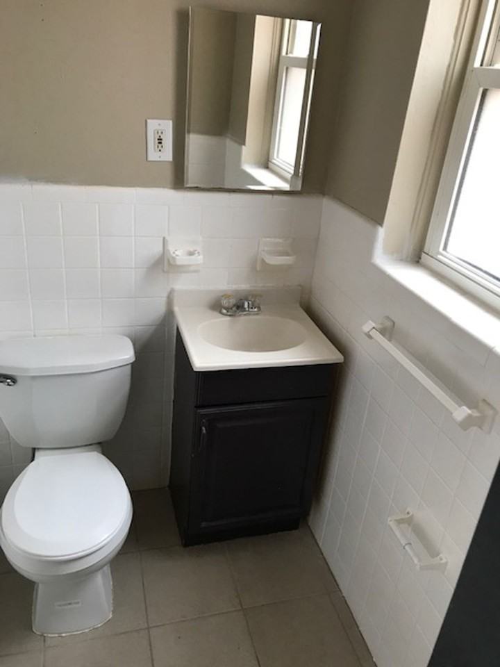 4918 Jamieson Ave - Photo 6 of 15