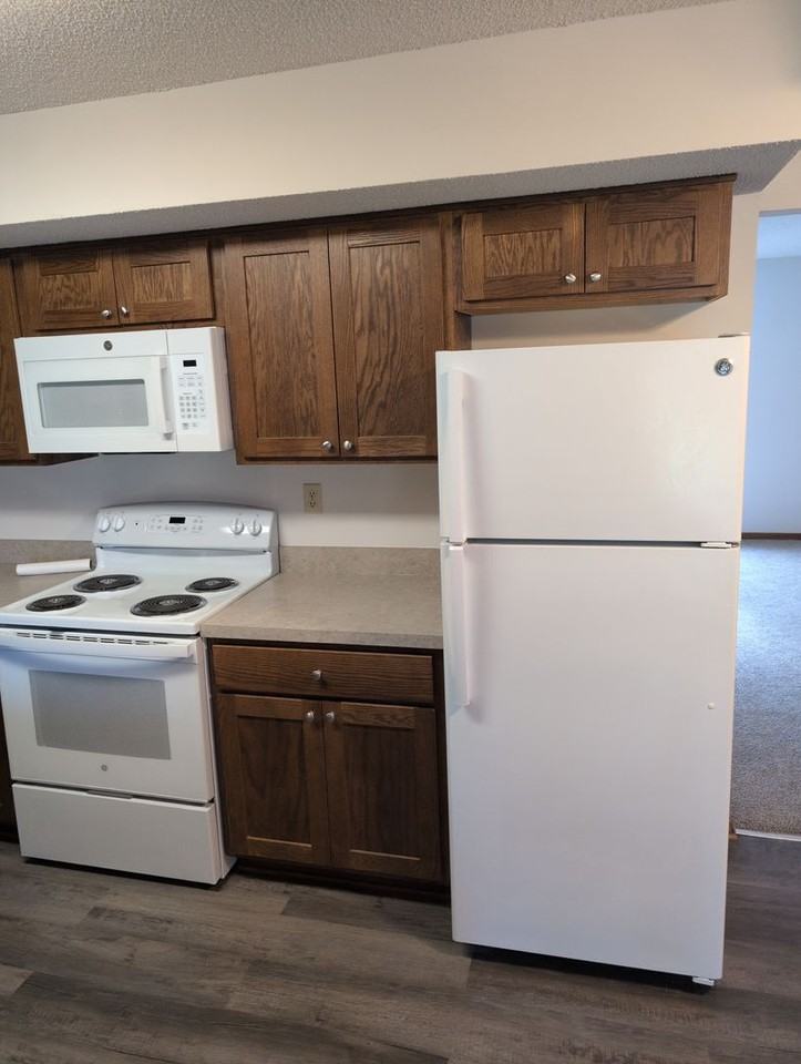 2228 Mirwyn Ct - Photo 4 of 22