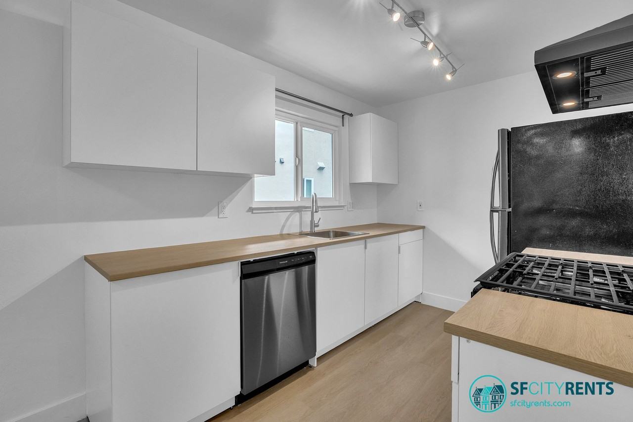 1540 Hudson St #203 - Photo 5 of 24