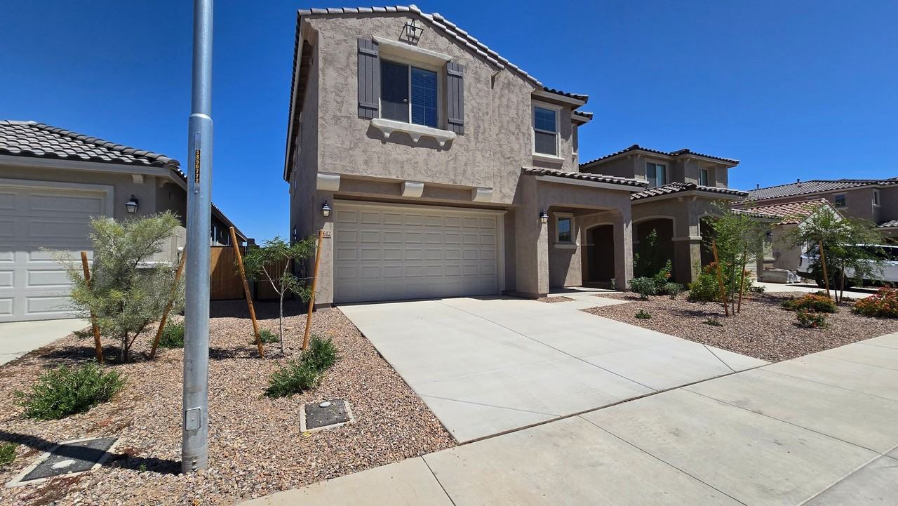17612 W San Juan Ave - Photo 2 of 41