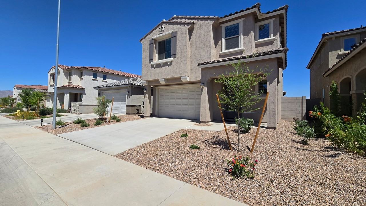 17612 W San Juan Ave - Photo 3 of 41