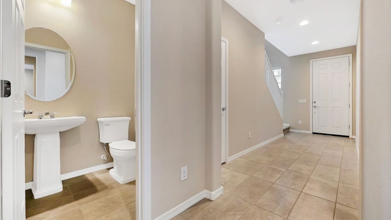 17612 W San Juan Ave - Photo 4 of 41