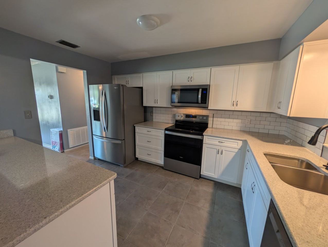 2655 Wilmette Ave - Photo 5 of 16