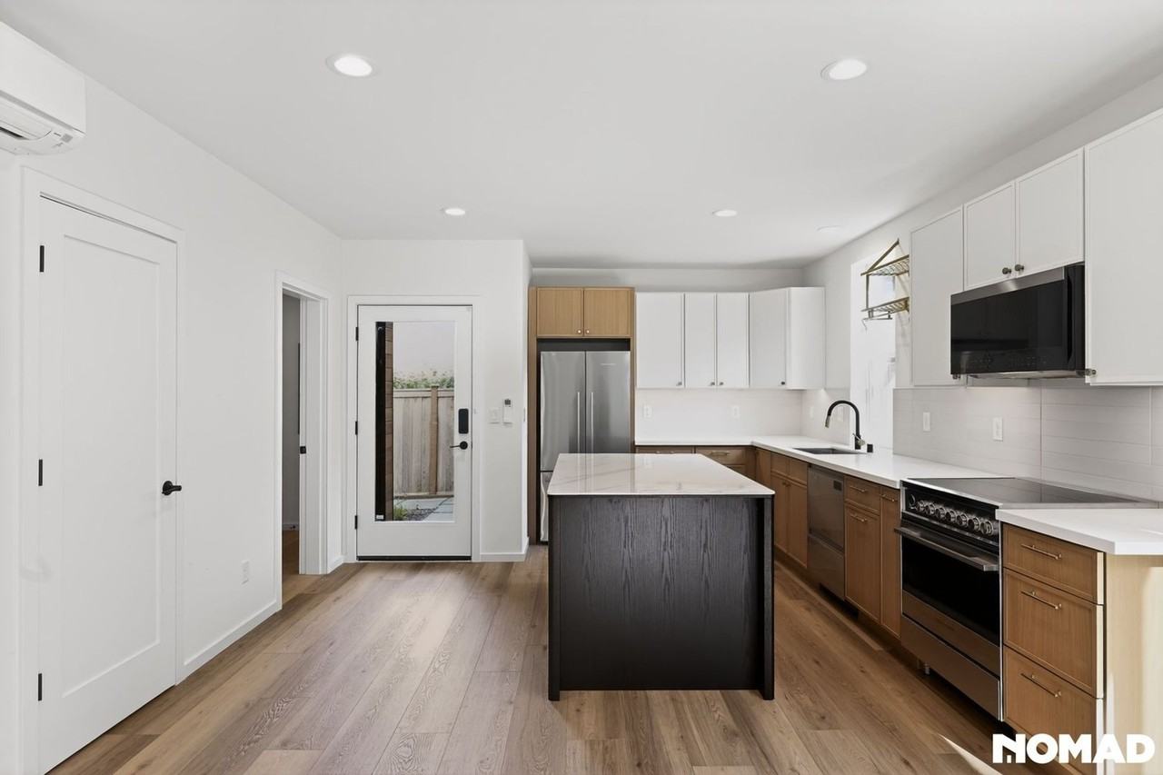 5125 S Brandon St - Photo 3 of 39