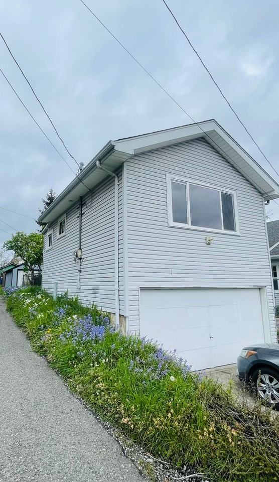3630 1/2 Lombard Ave - Photo 2 of 9
