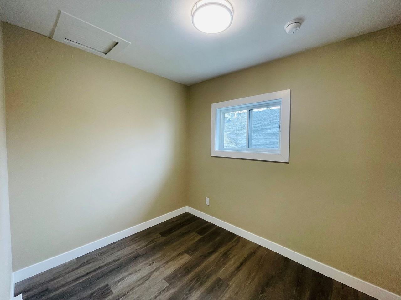 3630 1/2 Lombard Ave - Photo 4 of 9