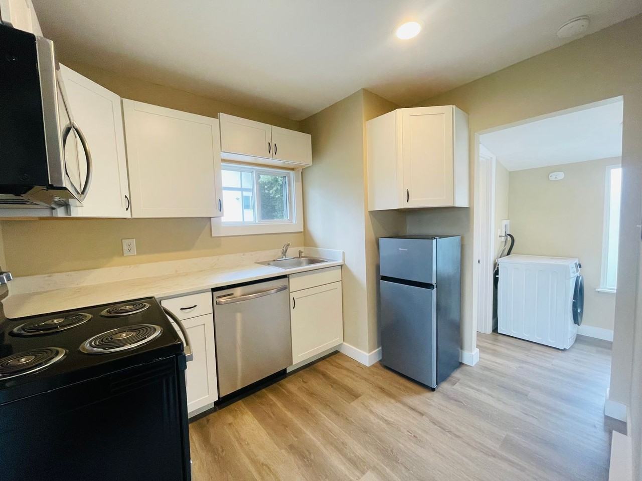 3630 1/2 Lombard Ave - Photo 5 of 9