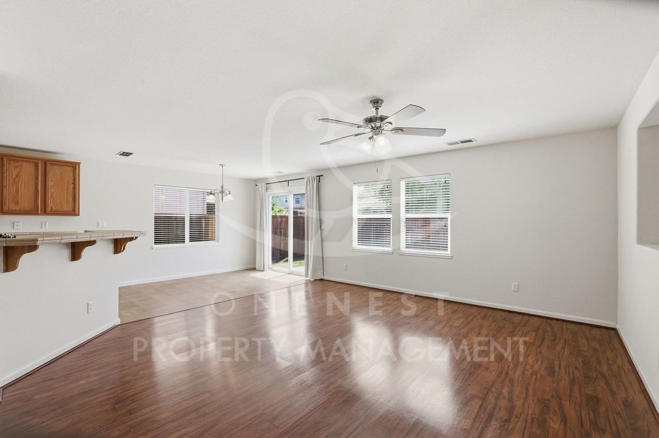1368 Paddington Way - Photo 3 of 23