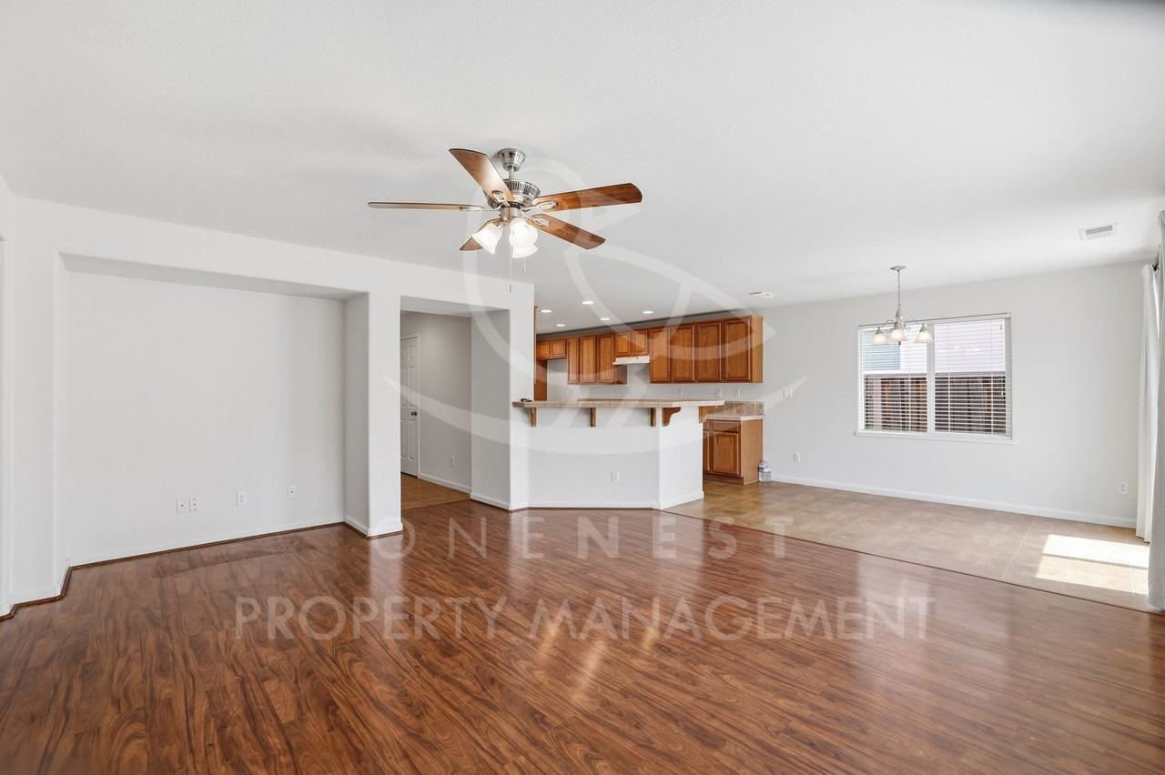 1368 Paddington Way - Photo 4 of 23