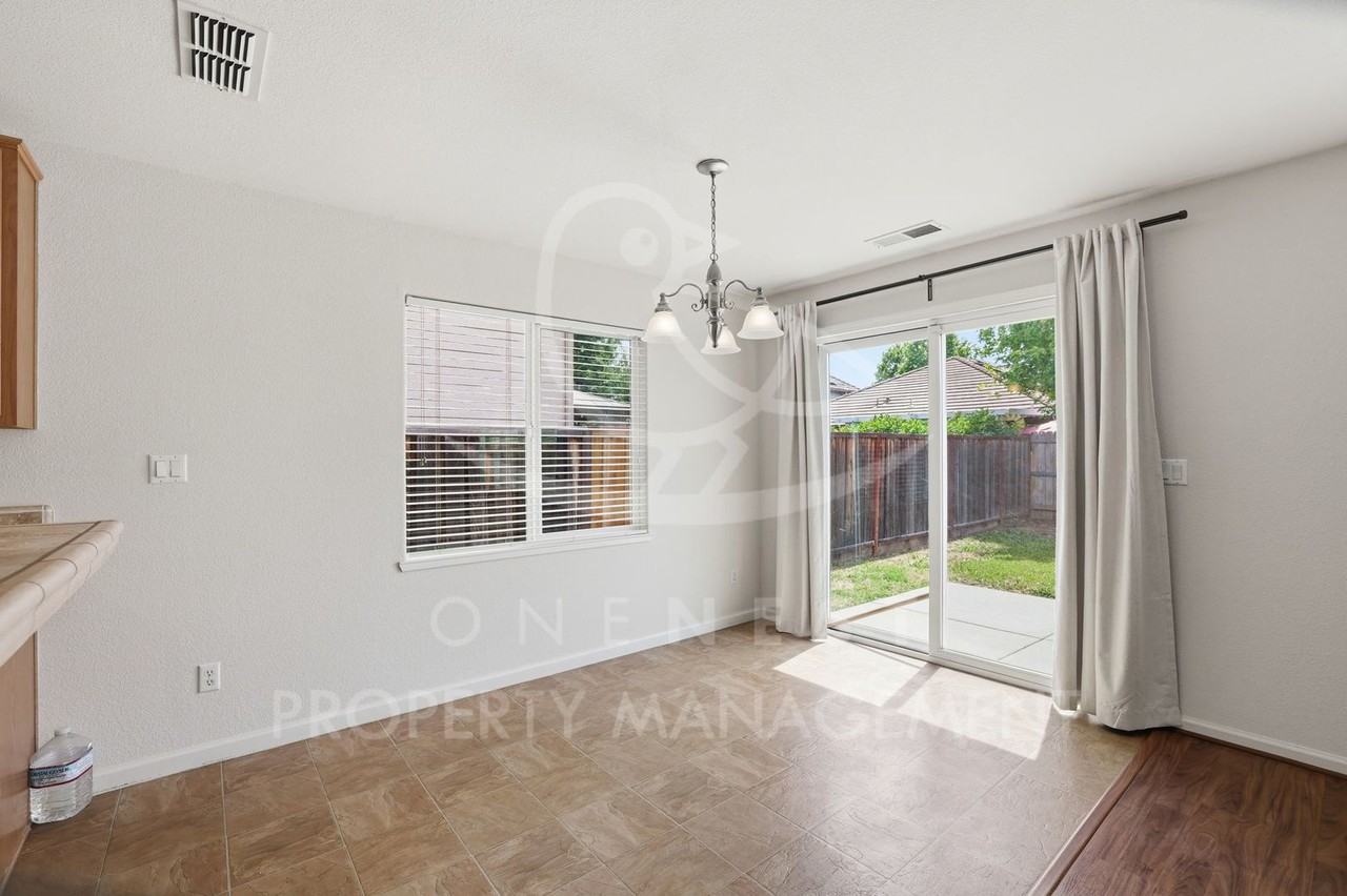 1368 Paddington Way - Photo 7 of 23