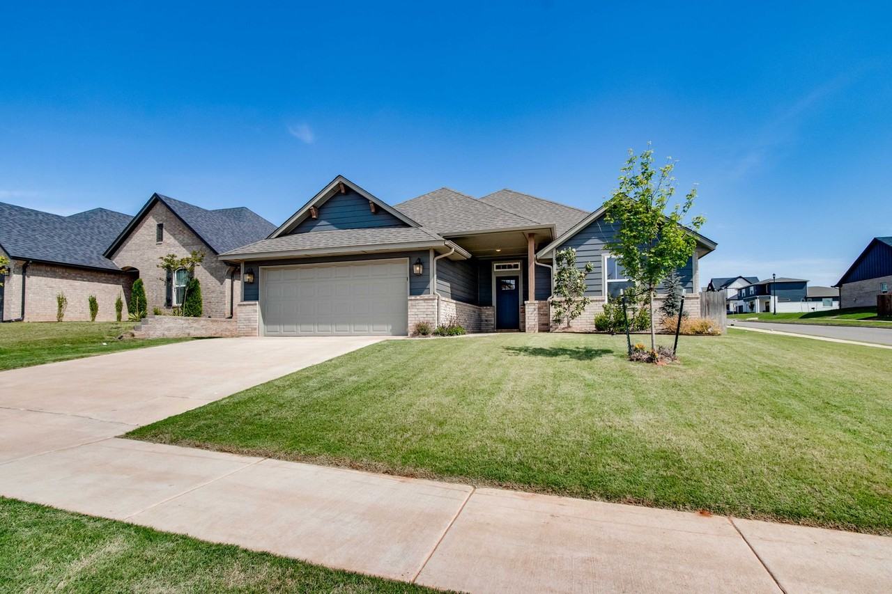 6133 Frankie Lynn Ln - Photo 2 of 50