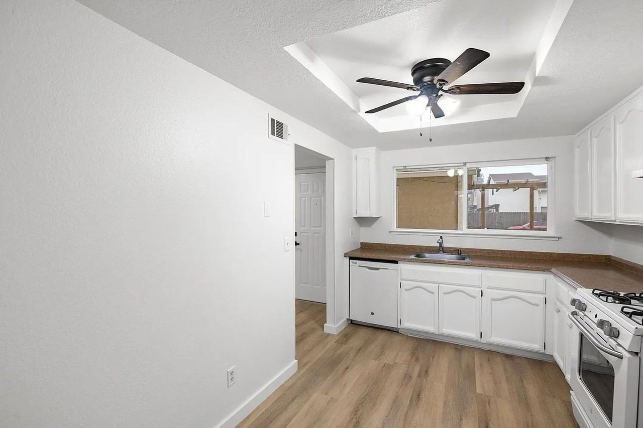 995 Matthew Ct - Photo 3 of 37