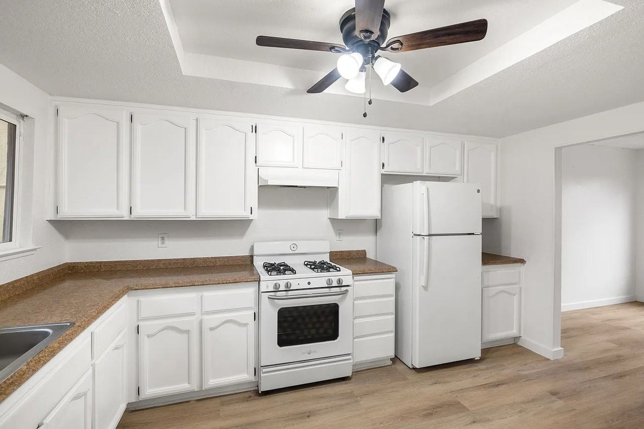 995 Matthew Ct - Photo 2 of 37