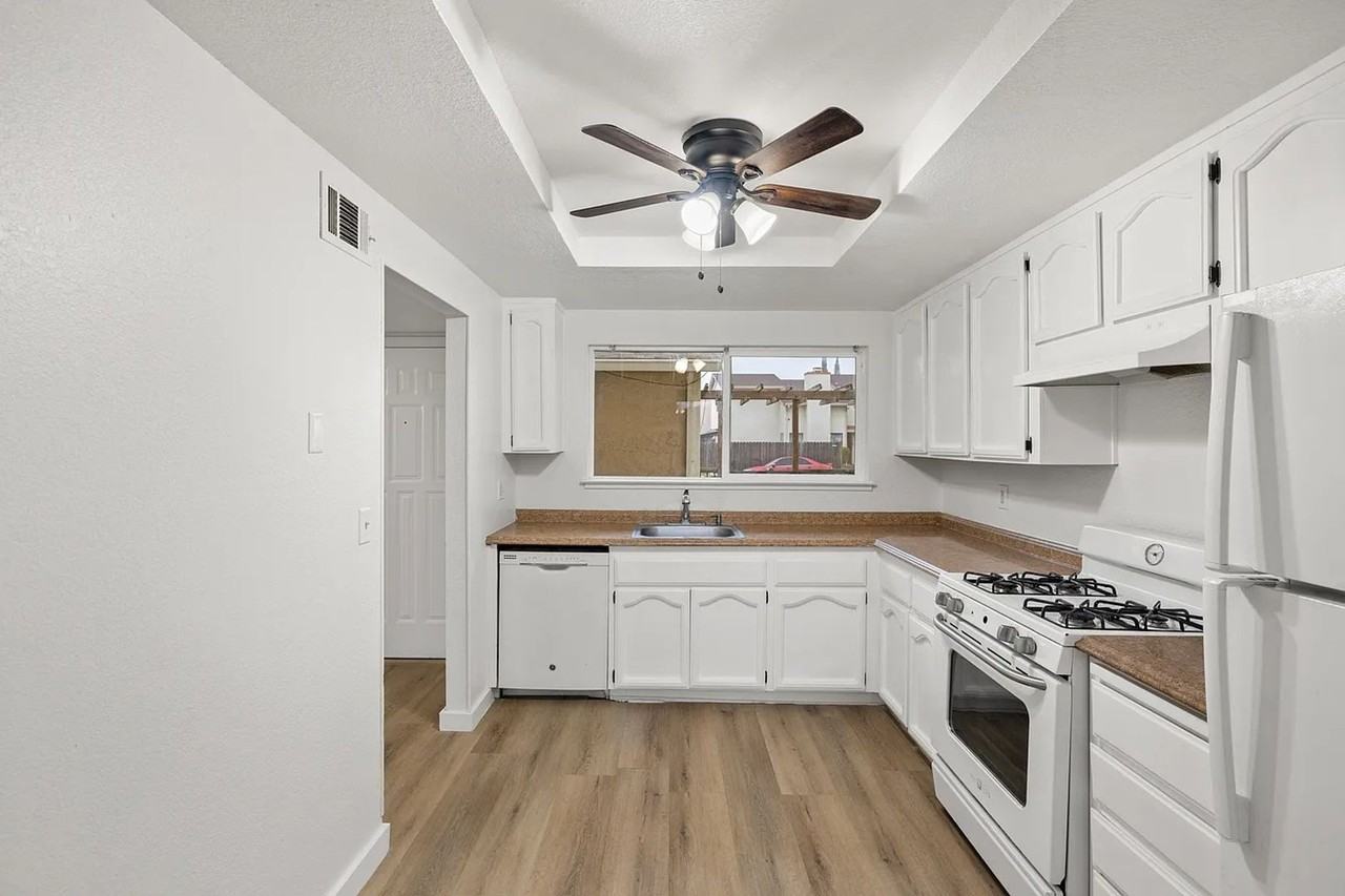 995 Matthew Ct - Photo 4 of 37
