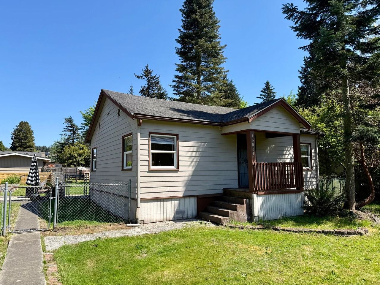 15034 12th Ave Ne - Photo 2 of 20