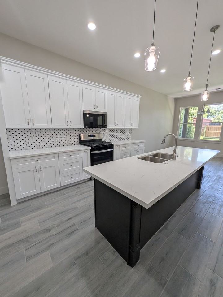 1903 N 19th St - Photo 4 of 27