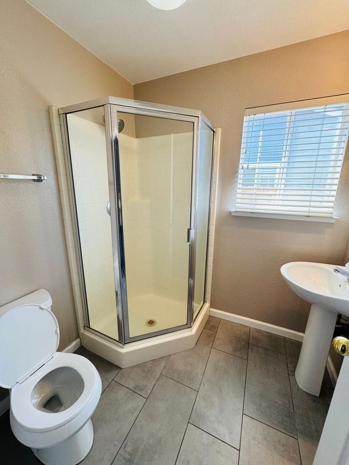 1037 Sandra St - Photo 3 of 19