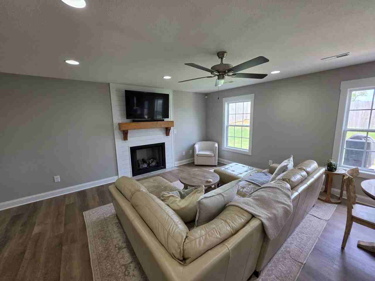 176 Anderson Rd - Photo 2 of 15