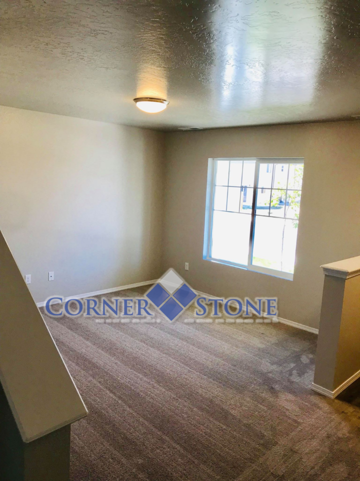 624 N Stucker Ave - Photo 3 of 23