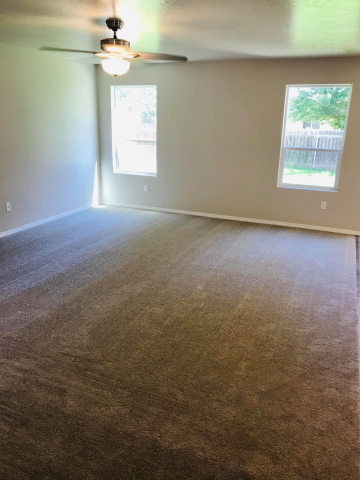 624 N Stucker Ave - Photo 4 of 23