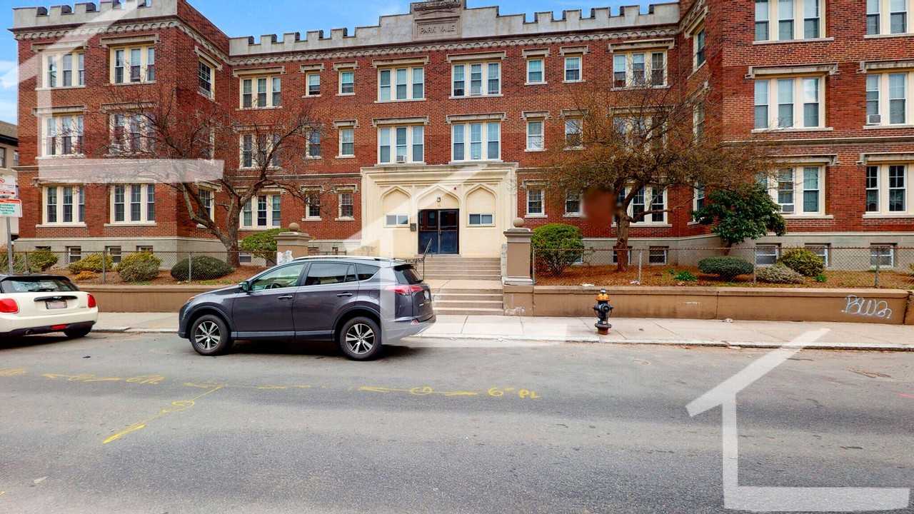 15B Glenville Ave - Photo 2 of 5