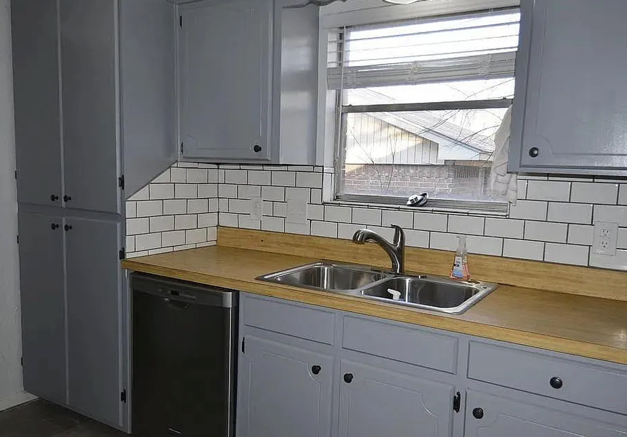 7112 Canterbury Dr - Photo 2 of 10