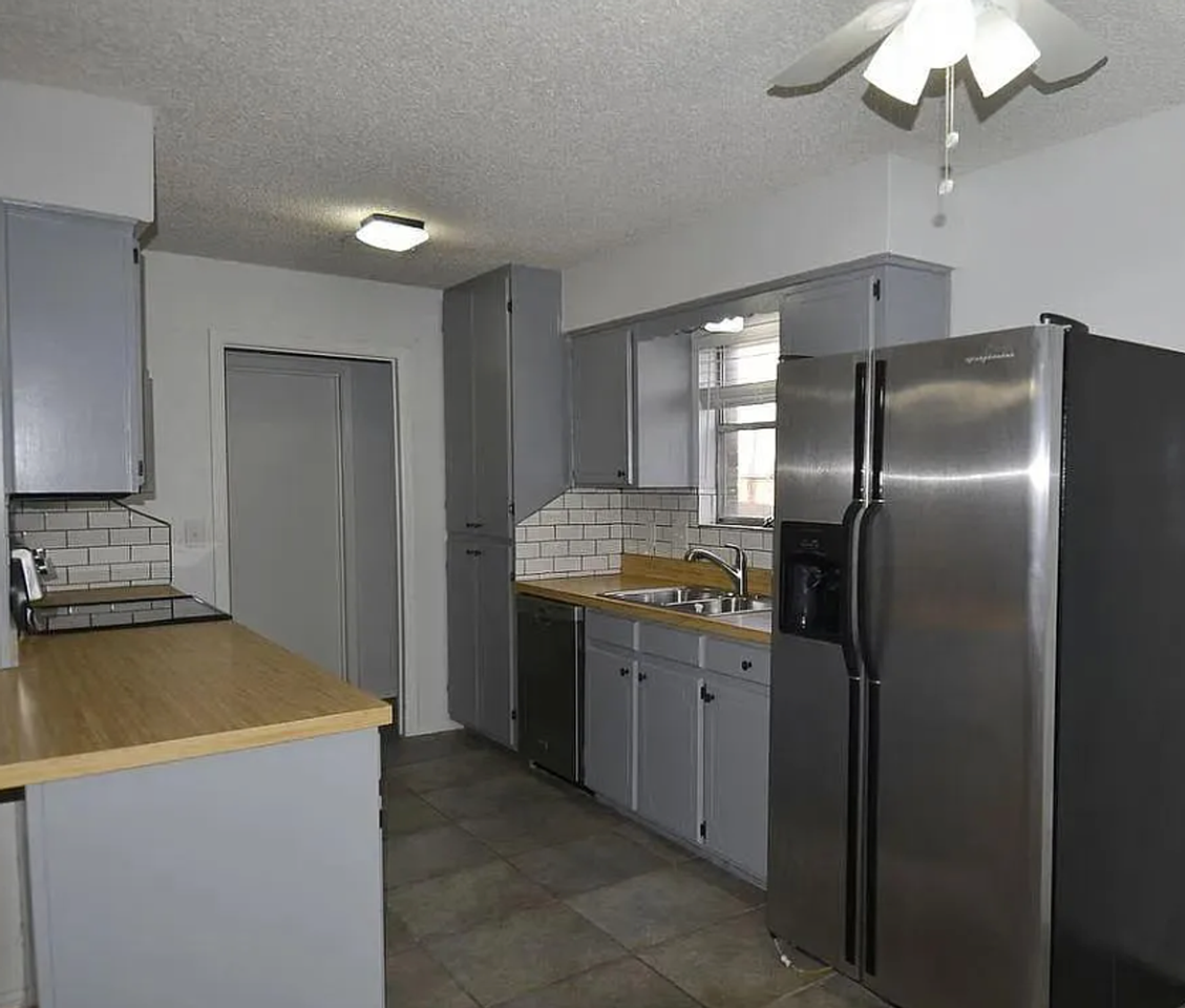 7112 Canterbury Dr - Photo 4 of 10