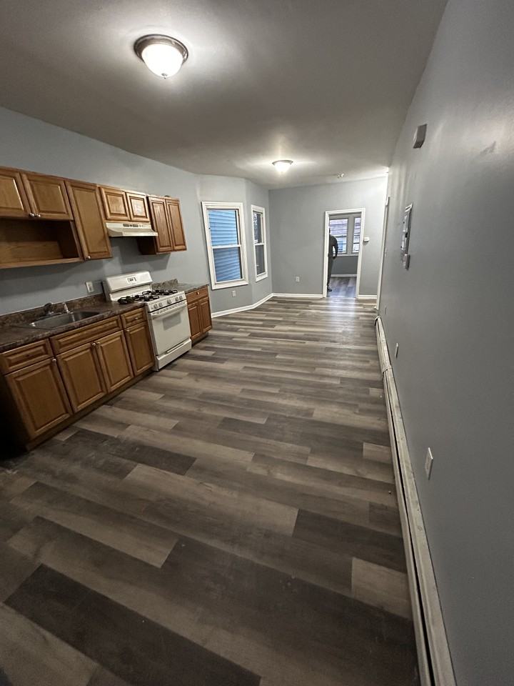 103 Lyon St #2 - Photo 7 of 12