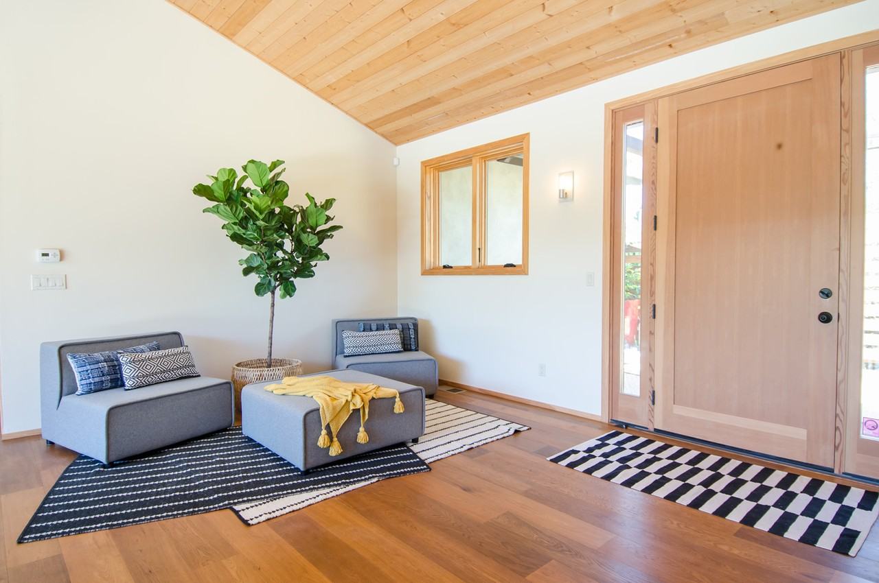 1072 Urania Ave #NA - Photo 4 of 36