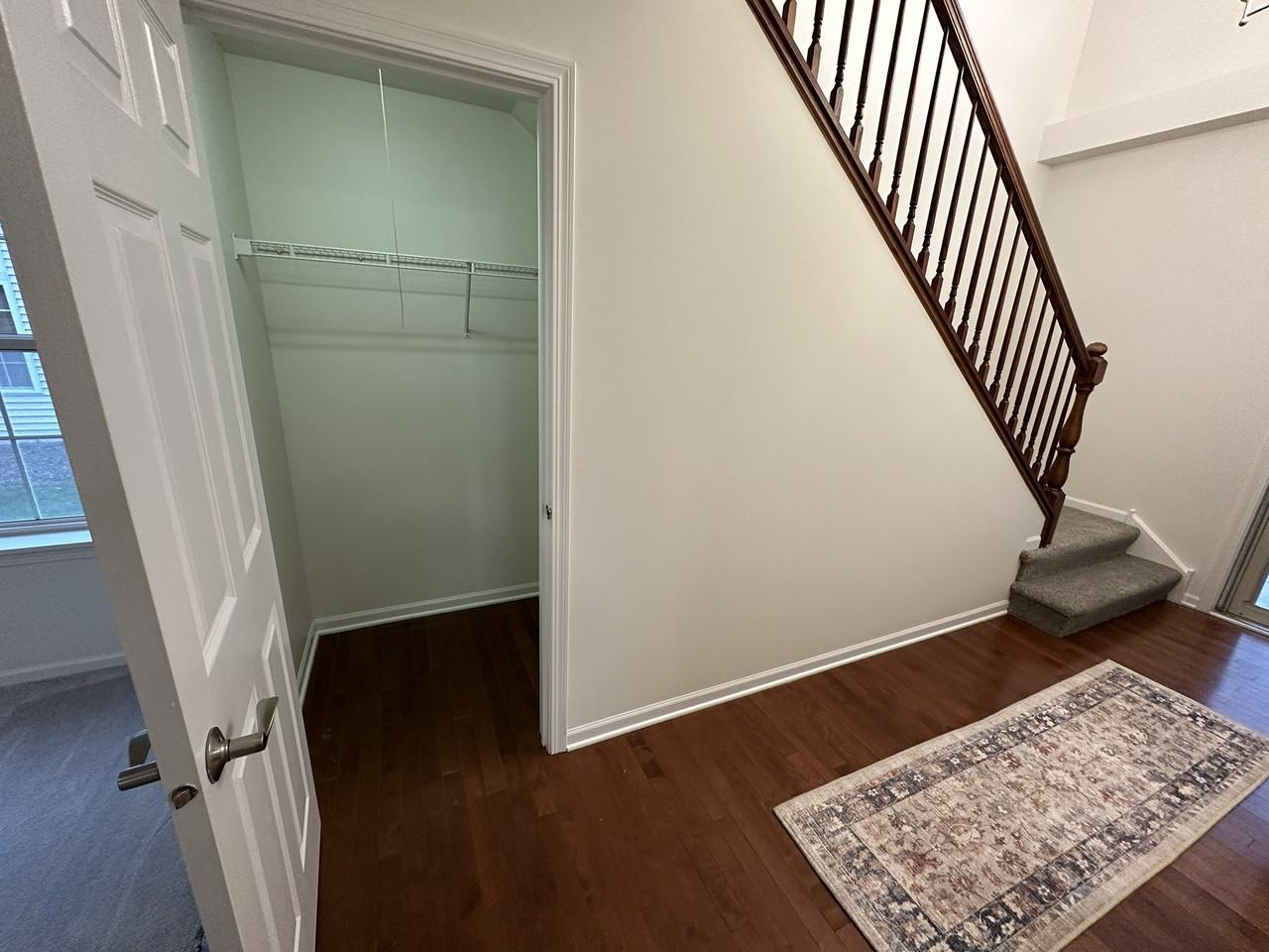 560 Lancaster Dr #560 - Photo 5 of 40