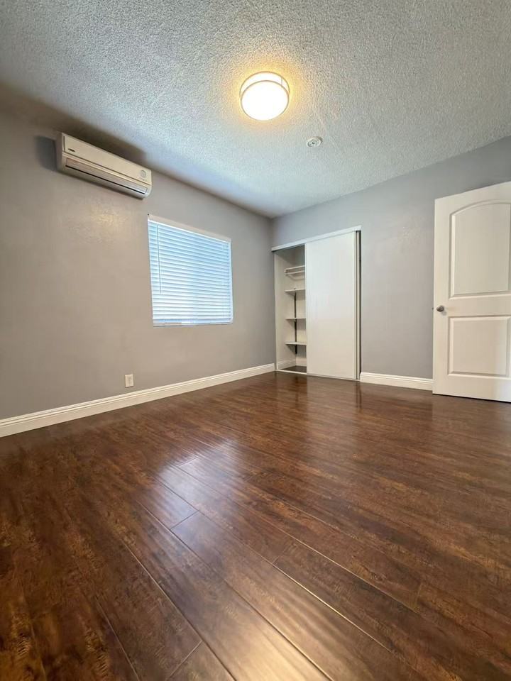 4459 N Roxburgh Ave #NA - Photo 5 of 16