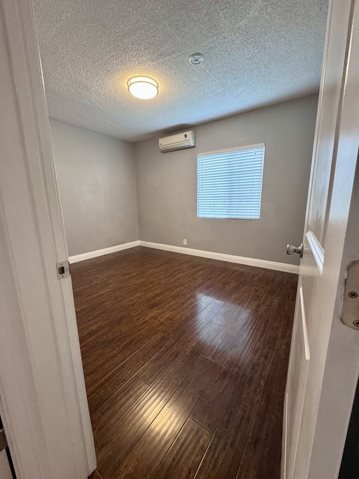 4459 N Roxburgh Ave #NA - Photo 6 of 16