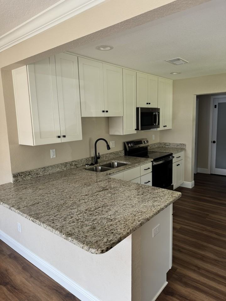 2060 Flamingo Dr #NA - Photo 4 of 15