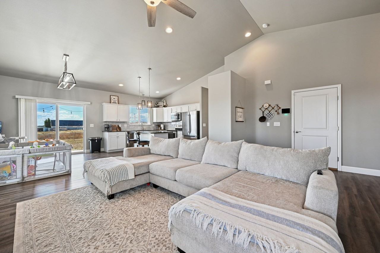 1140 E Dove Creek Dr #1 - Photo 3 of 26