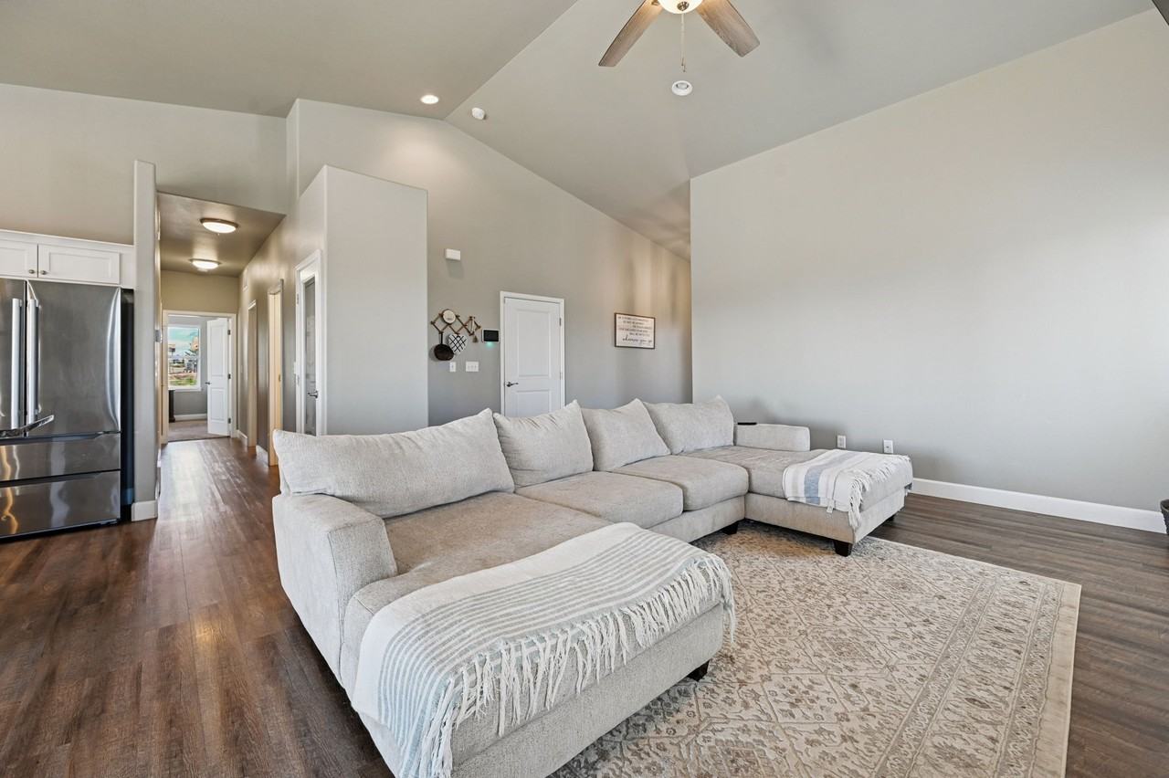 1140 E Dove Creek Dr #1 - Photo 4 of 26