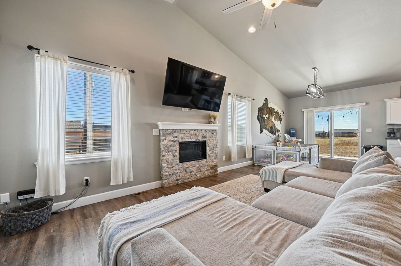 1140 E Dove Creek Dr #1 - Photo 5 of 26