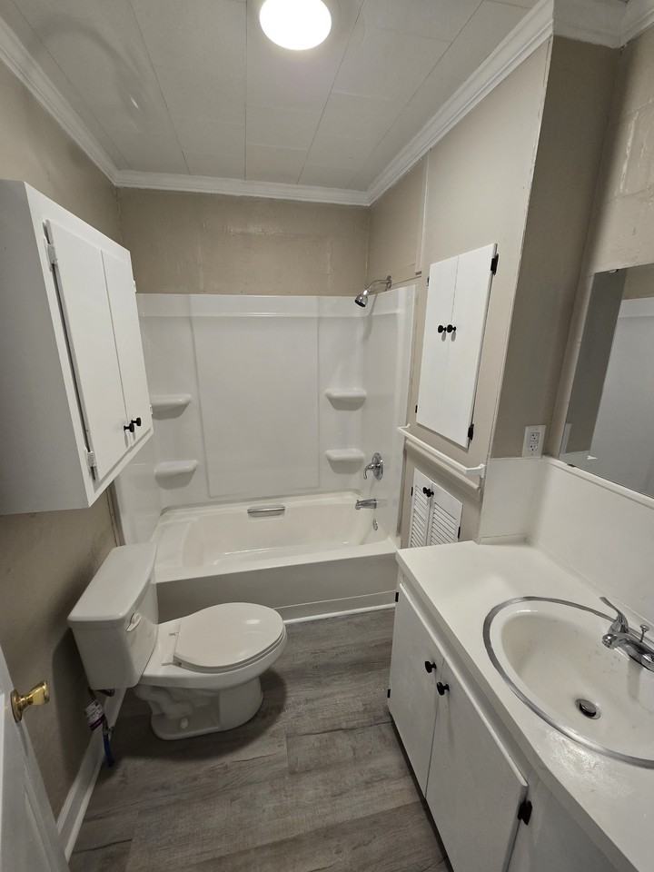137 Marshall Cir #1 - Photo 3 of 8