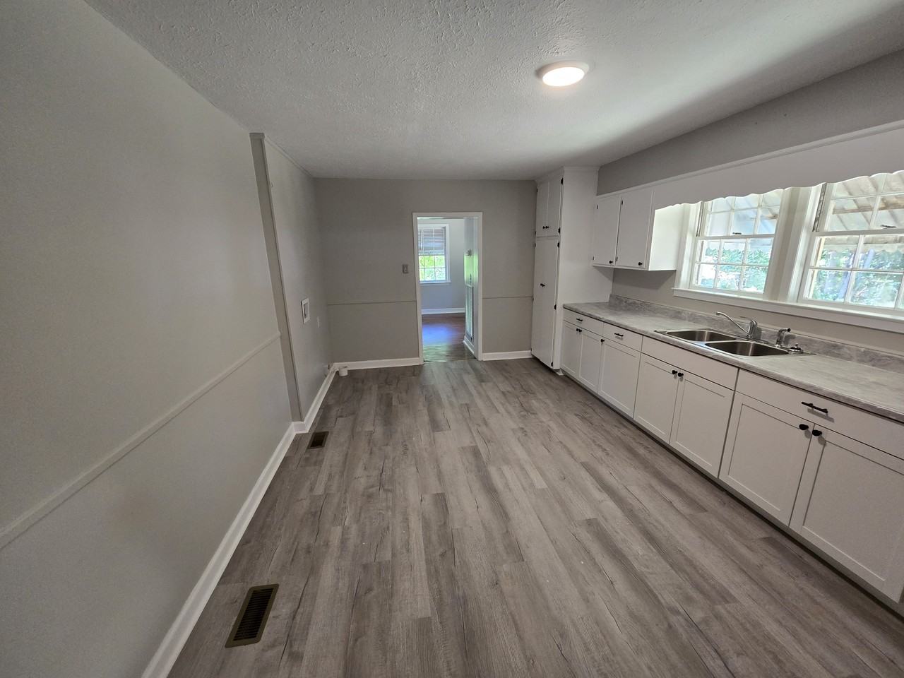 137 Marshall Cir #1 - Photo 5 of 8