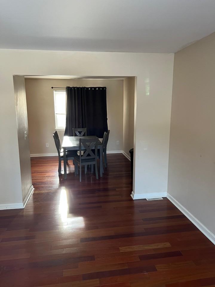 77 Elsmere Ave #2 - Photo 4 of 9
